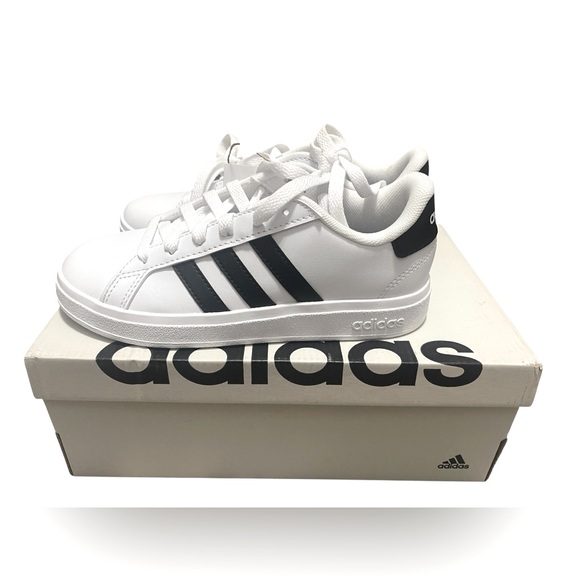 🌟🌟🌼NIB Adidas Grand Court 2.0 Classic White Sneakers with Black Stripes. Unisex - Picture 7 of 9